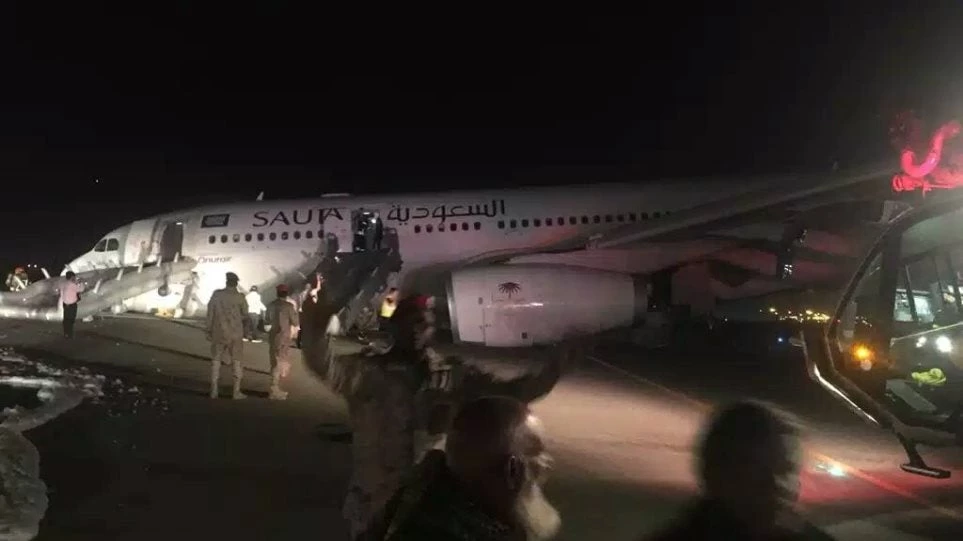 Τρομακτικές στιγμές: Αναγκαστική προσγείωση αεροσκάφους χωρίς τον μπροστινό τροχό (βίντεο)